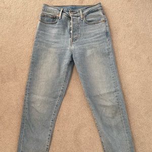 LEVI’S Wedgie Straight Light Wash Jeans Size 27